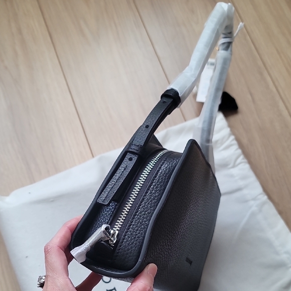 The Horse Clara Shoulder Bag Black - Picture 6 of 12